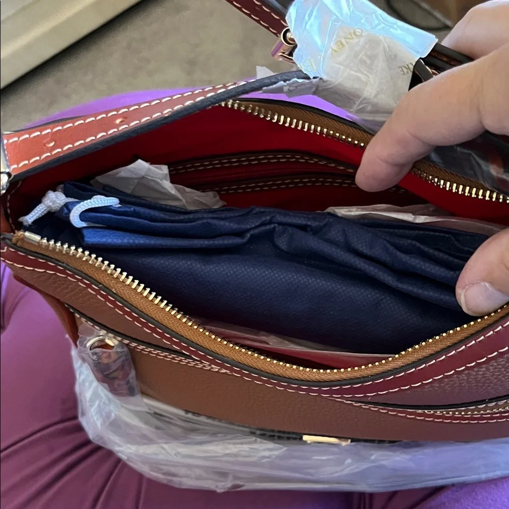 Dooney & Bourke Caramel Leather Shoulder Bag 🪻 - Picture 5 of 11